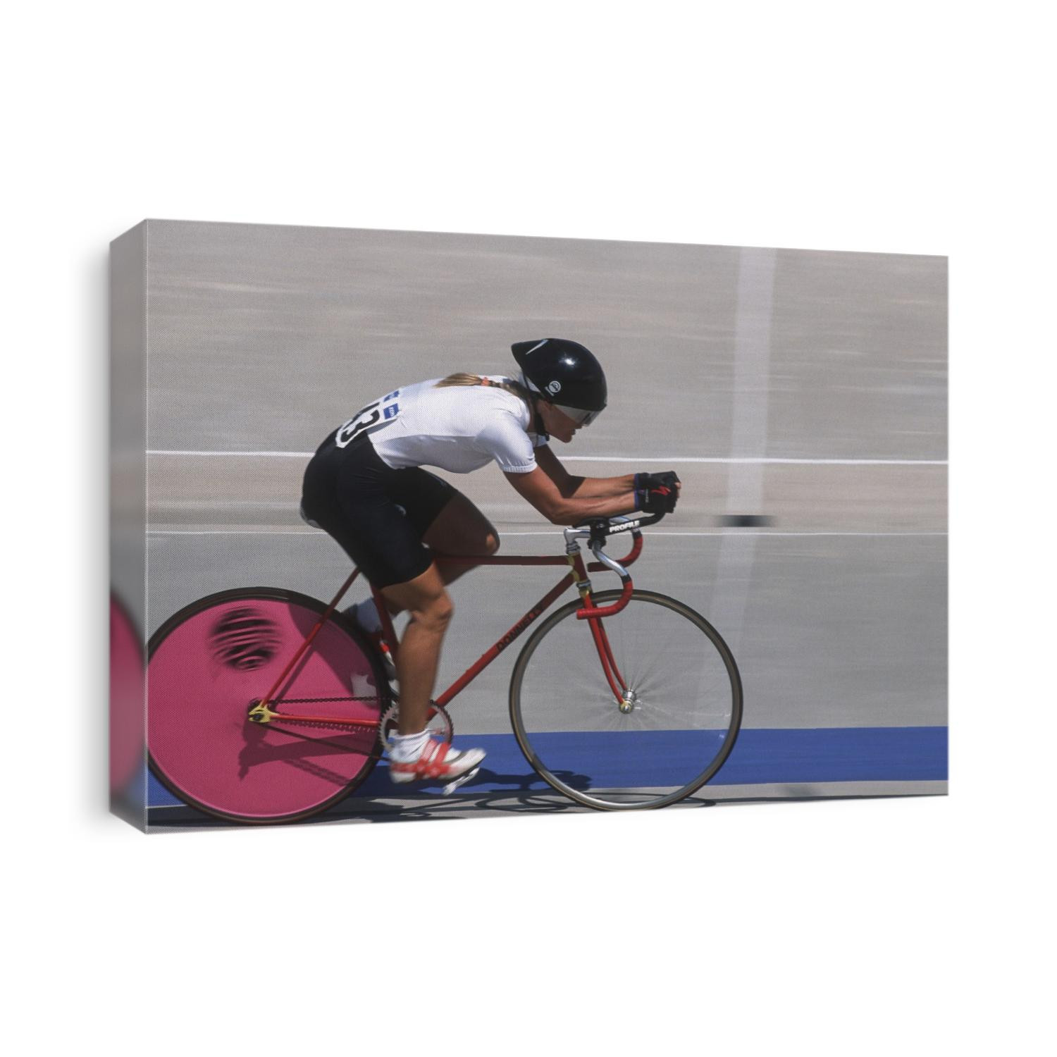 Woman cyclist competing on the veledrome.