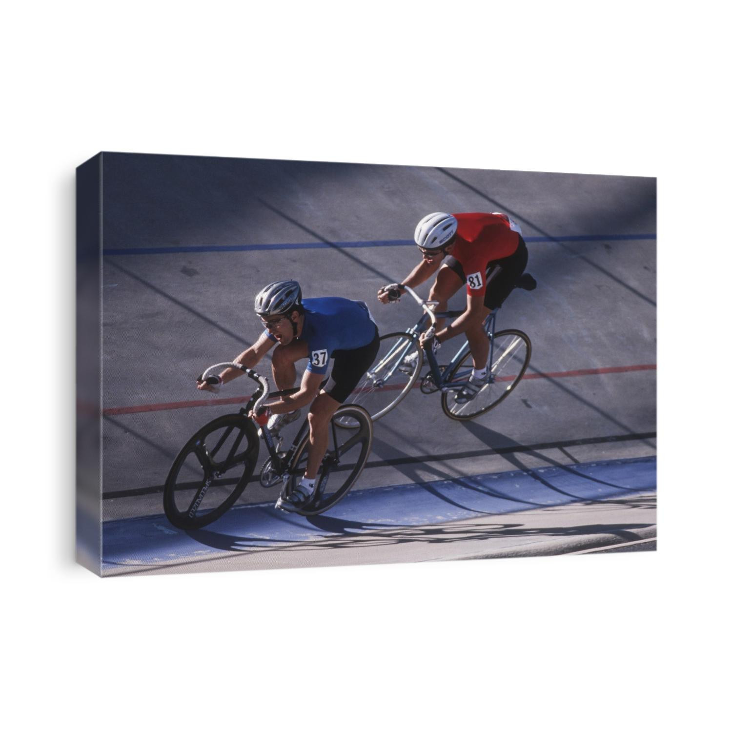 Male cyclists competing on the veledrome.