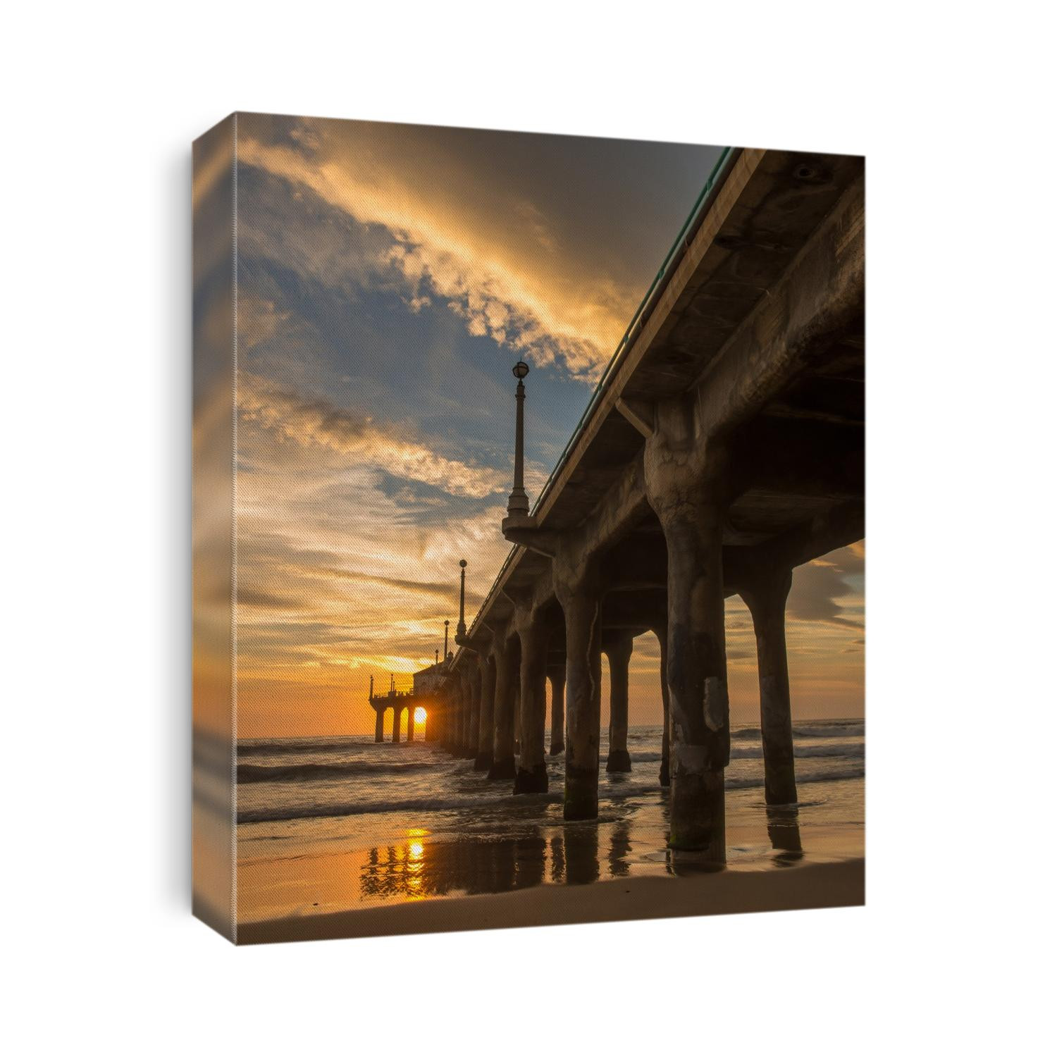 The iconic Manhattan Beach Pier just before sunset
