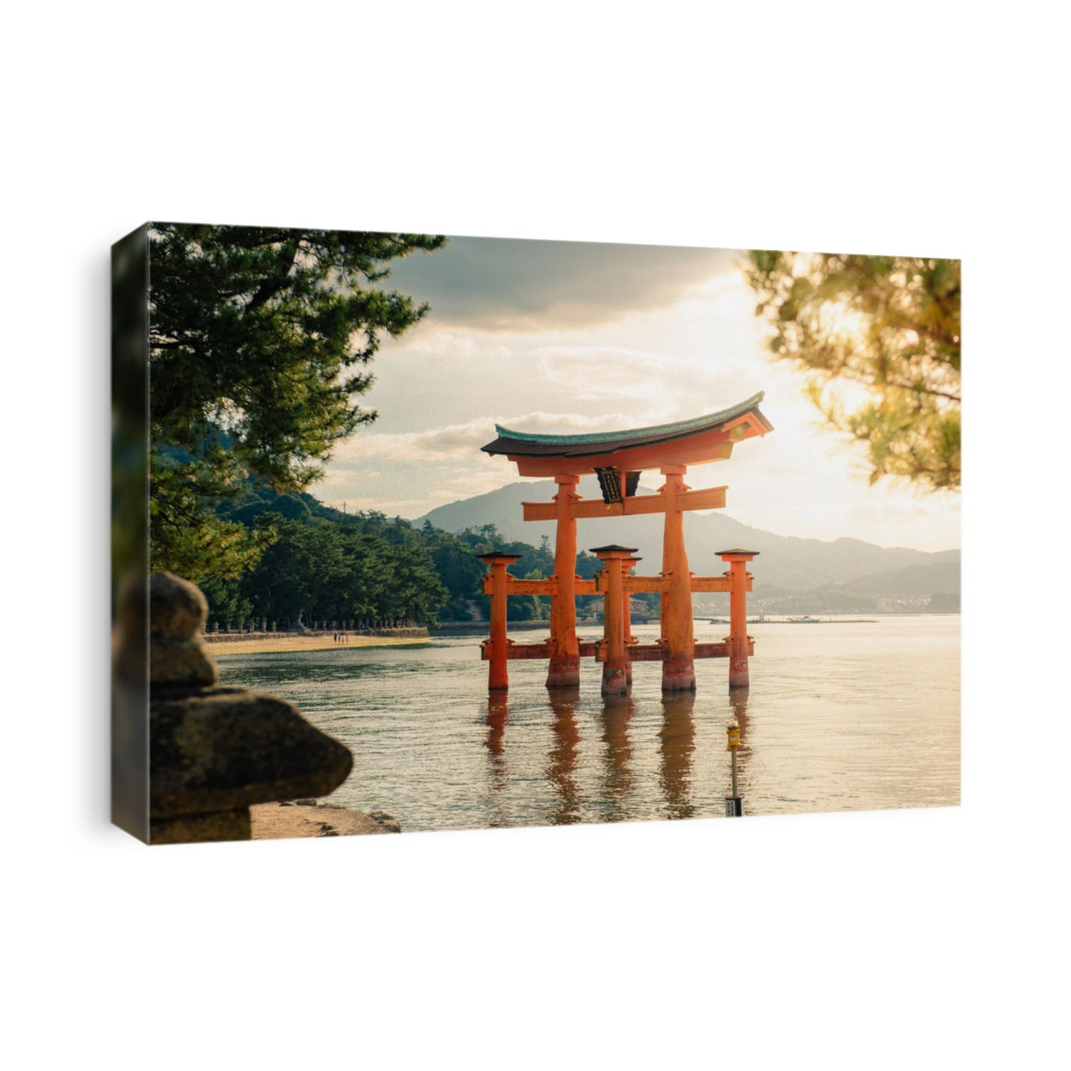 The infamous floating Torii gate of Itsukushima shrine temple in Miyajima, Japan
