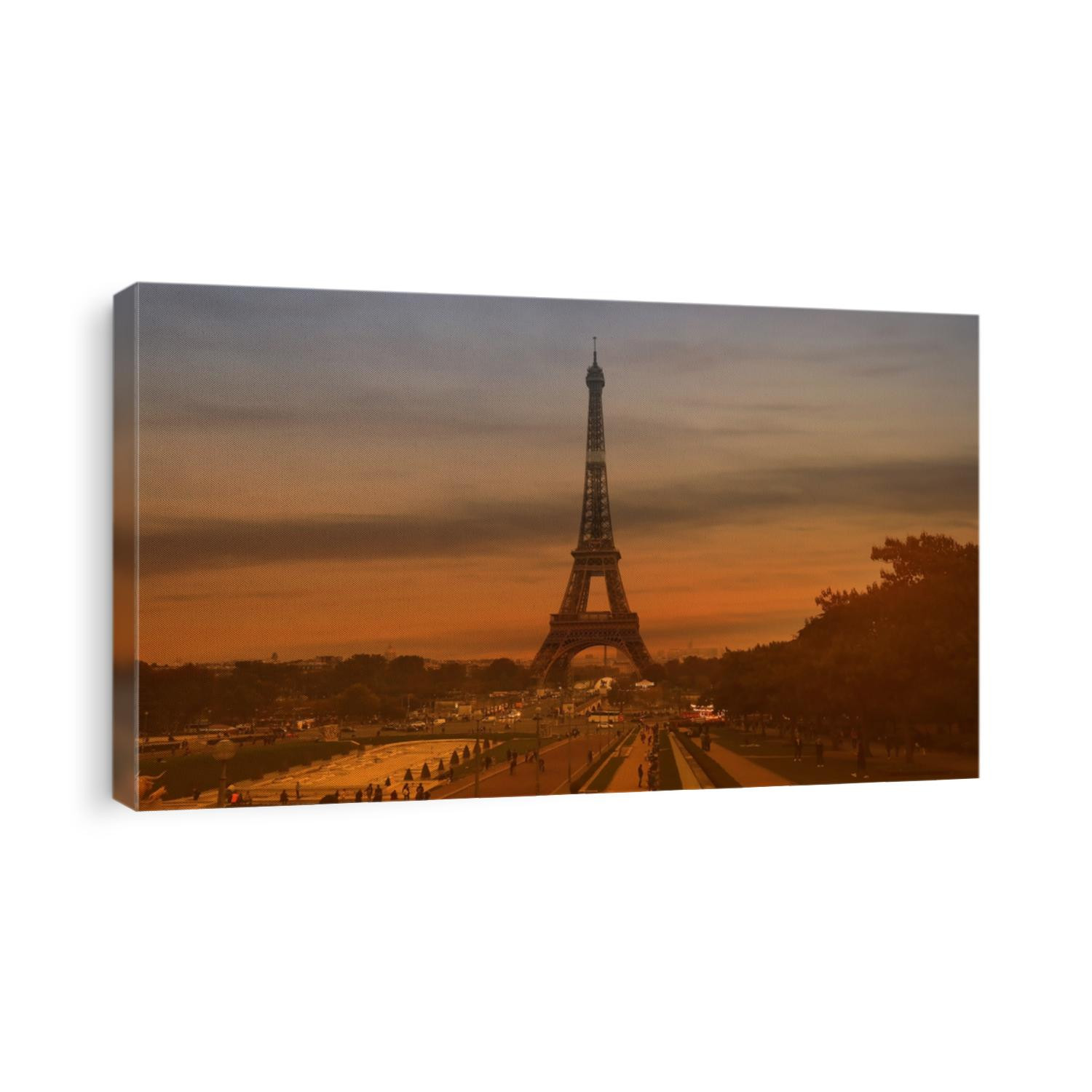 Sunset scene in the Autumn season of Eiffel tower, Paris. France 